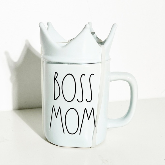 NWT Rae Dunn By Magenta BOSS MOM Light Blue Ceramic Mug With Crown Topper Lid - Picture 3 of 6